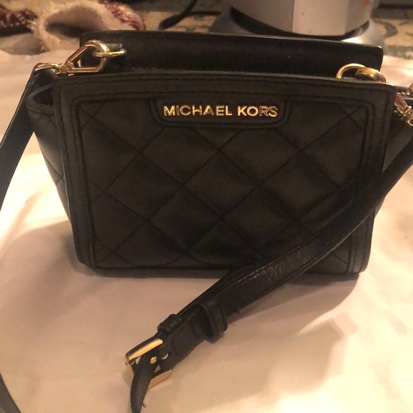 Michael Kors Handbags - Micheal Kors cross body FIRM PRICE